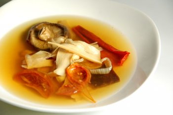 Making soup with dehydrated vegetables